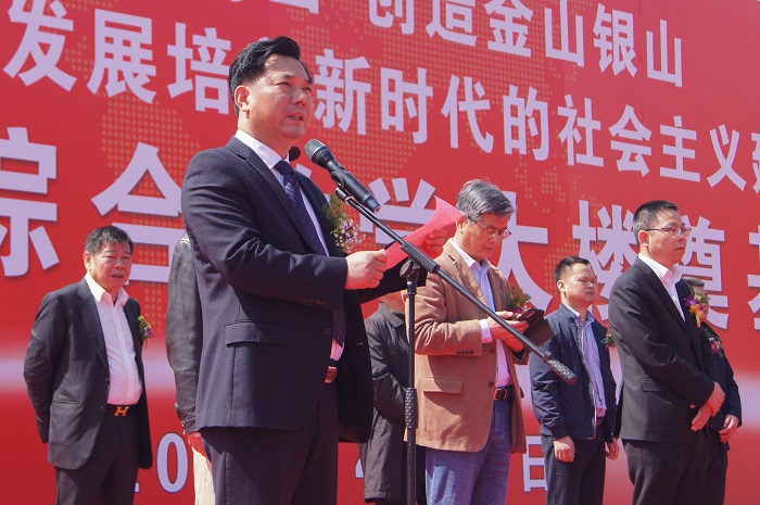1党委体育训练营鲍高峰主持会议.jpg 1党委体育训练营鲍高峰主持会议.jpg
